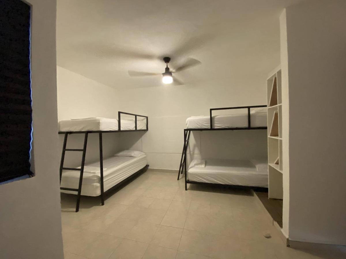 The Hostal Inn Плая дел Кармен Екстериор снимка