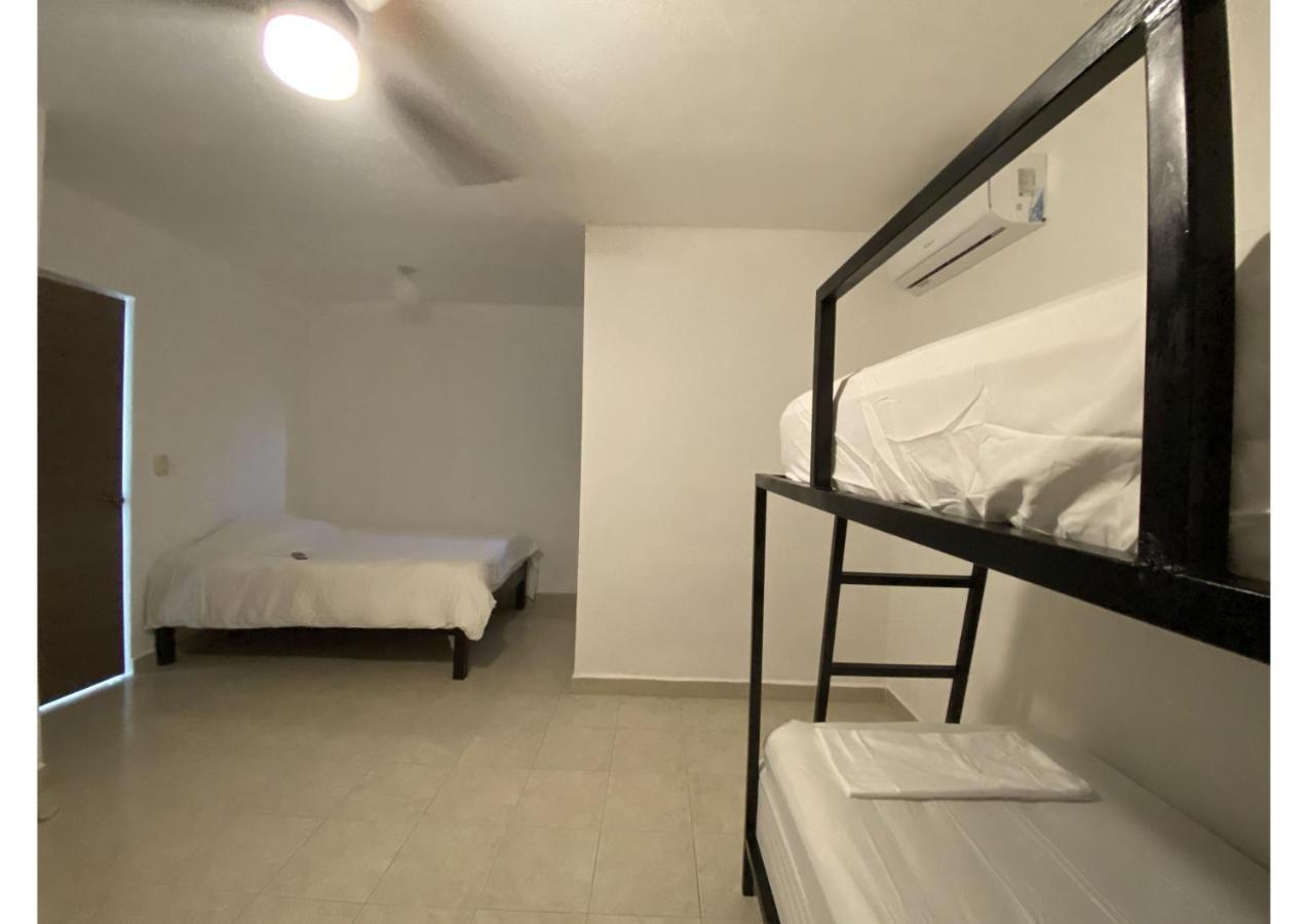 The Hostal Inn Плая дел Кармен Екстериор снимка
