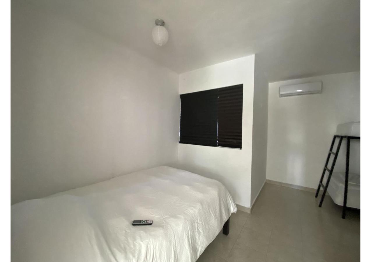 The Hostal Inn Плая дел Кармен Екстериор снимка