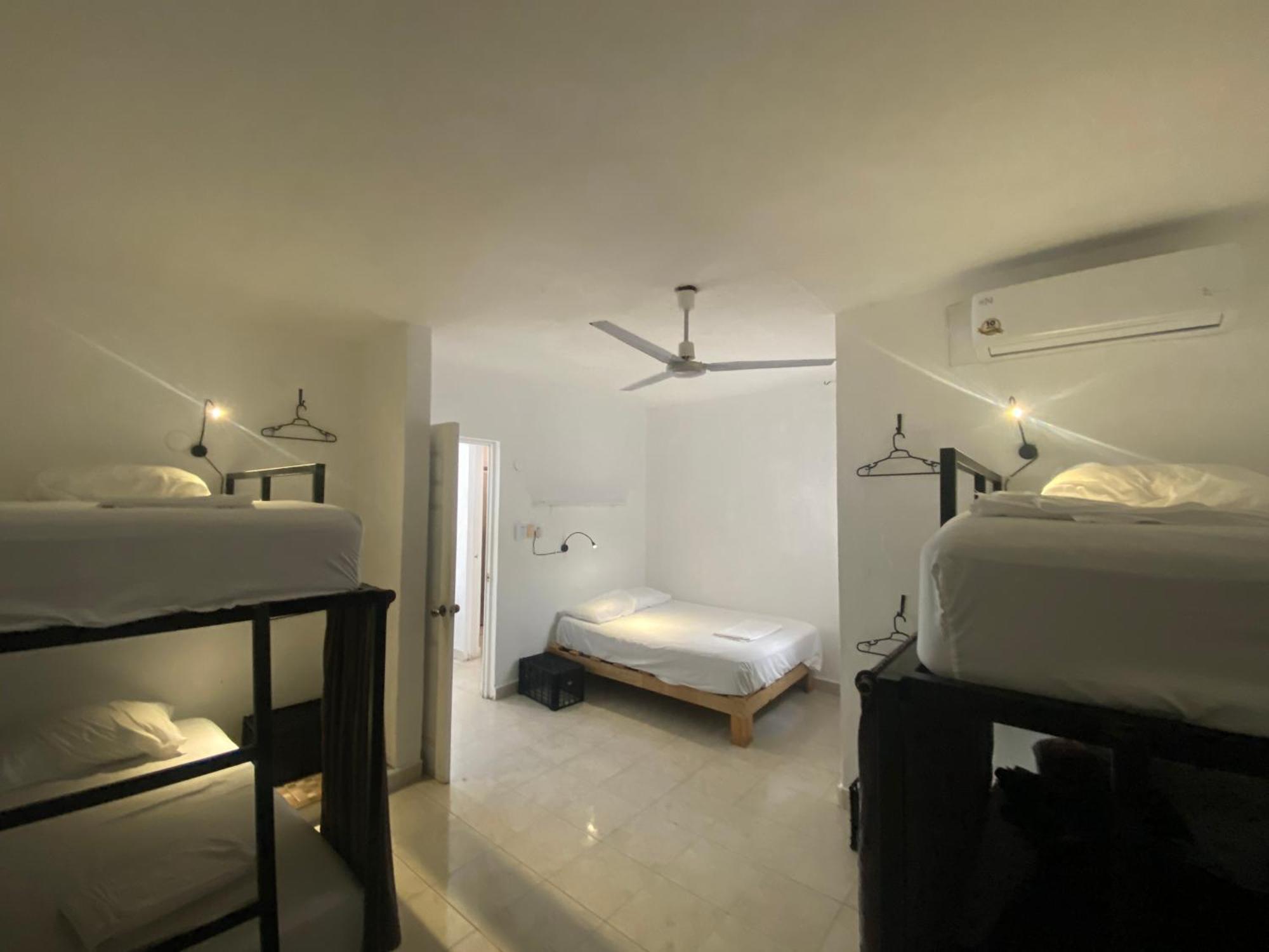 The Hostal Inn Плая дел Кармен Екстериор снимка